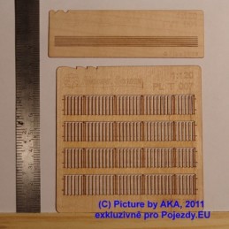 PLT007 - Dřevěný plot - špičaté konce s mezerami. střední plaňky - TT
