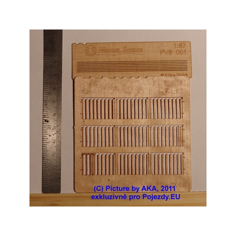 PL8019 - Dřevěný plot - prkna - H0