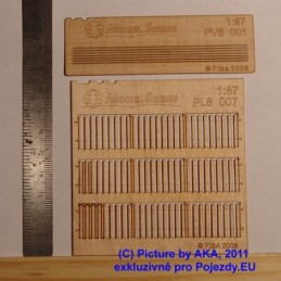 PL8007 - Dřevěný plot - špičaté konce s mezerami. střední plaňky - H0
