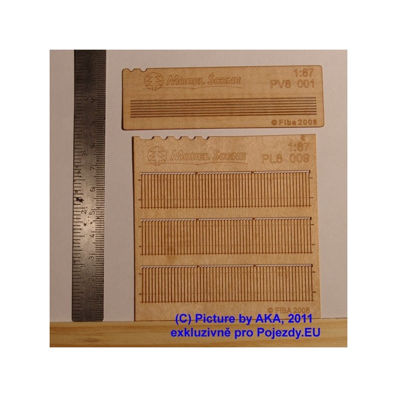 PL8009 - Dřevěný plot - špičaté konce. úzké plaňky - H0