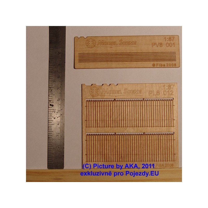 PL8012 - Dřevěný plot - prkna s ozdobnými konci - H0