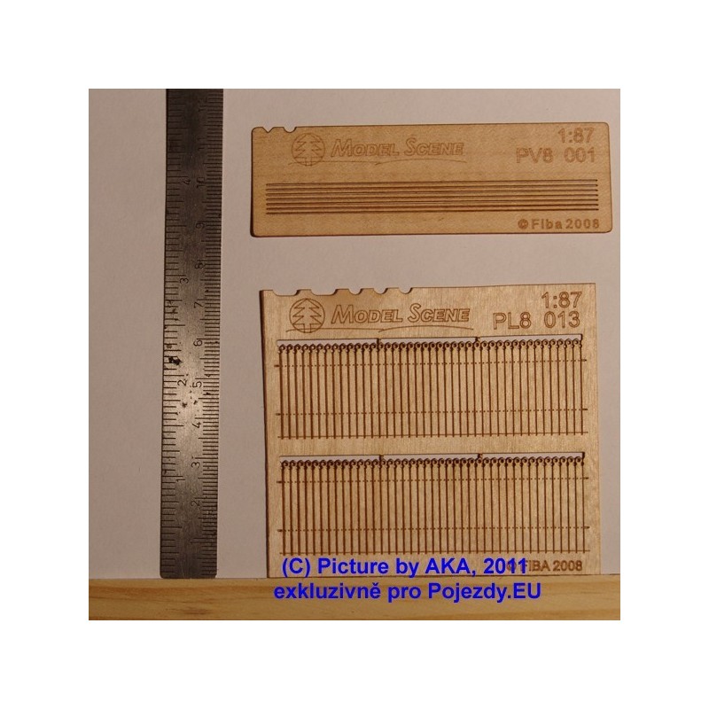 PL8013 - Dřevěný plot - prkna s ozdobnými konci - H0