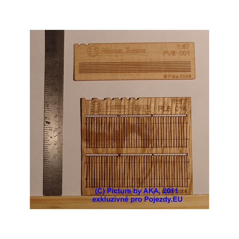 PL8014 - Dřevěný plot - prkna se špičatými konci - H0
